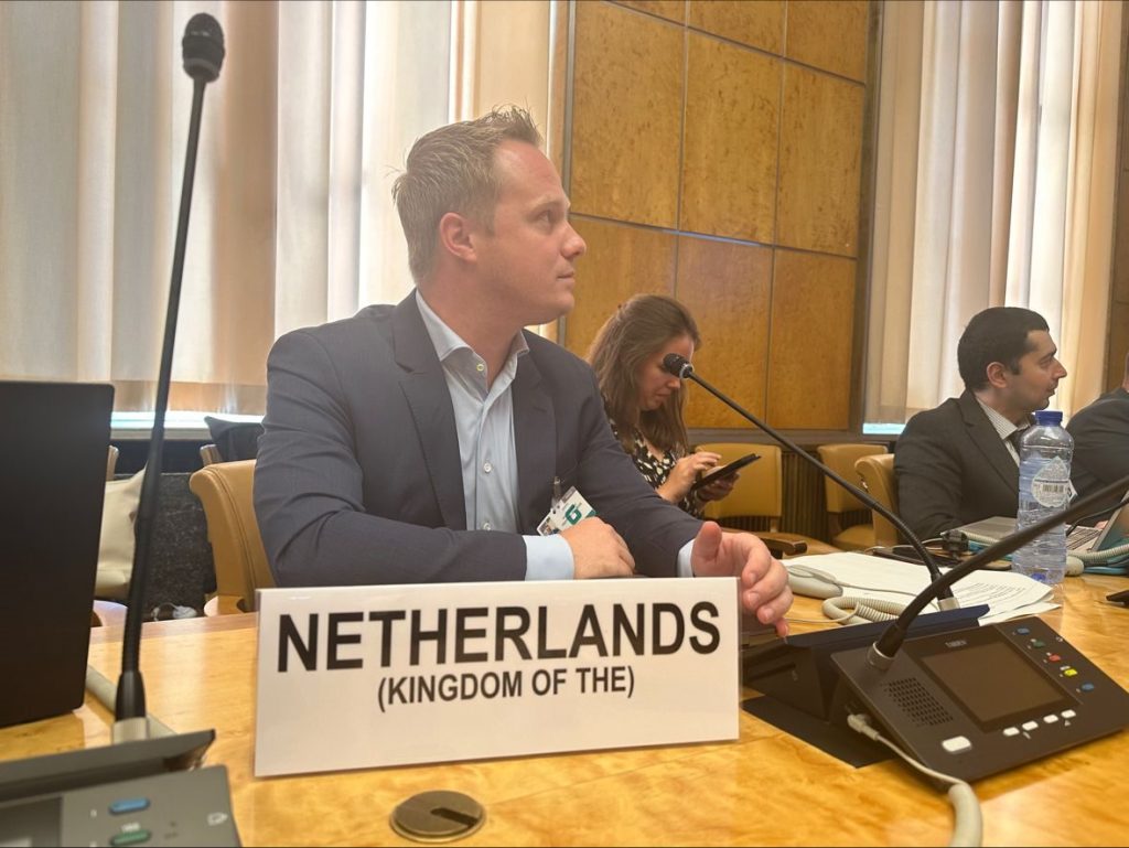 Foto: Harm van den Brink, voorzitter van de taakgroep cybersecurity van de NAL, spreekt de Working Party on Transport Trends and Economics van UNECE toe.