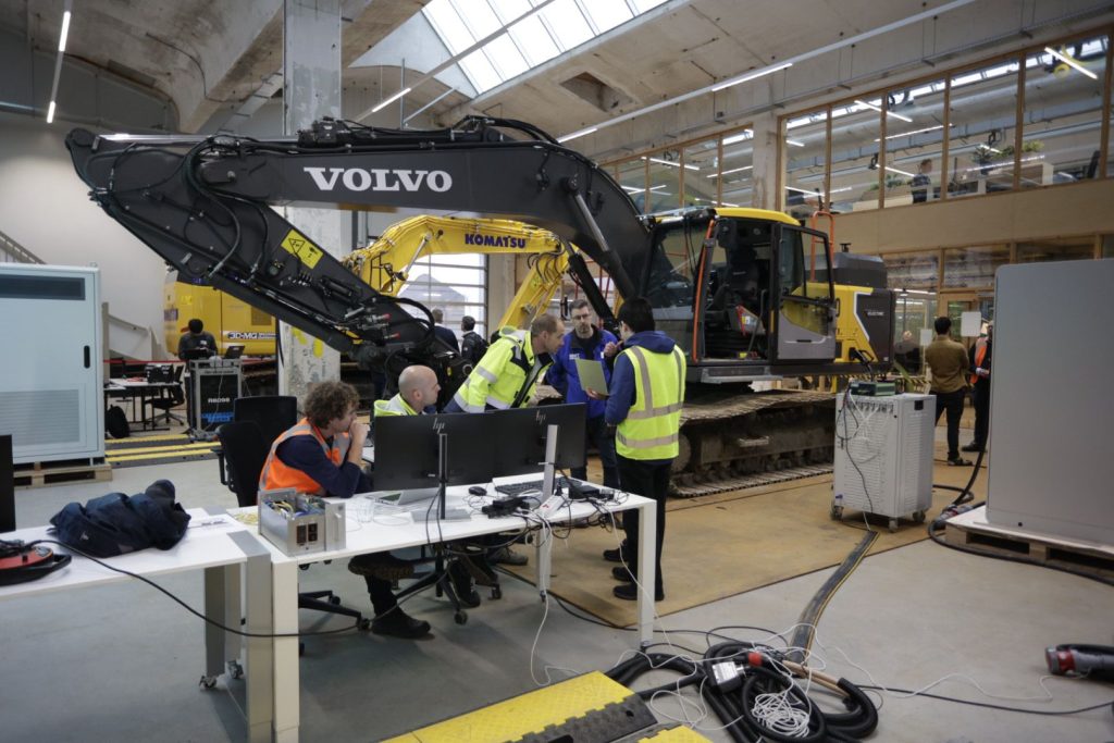 Testen met zwaar bouwmaterieel.