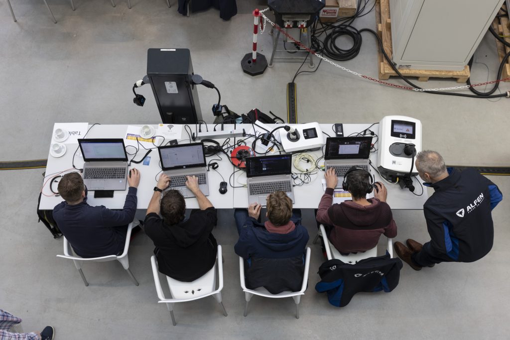 ElaadNL - Simultaan testen in het Elaad Testlab