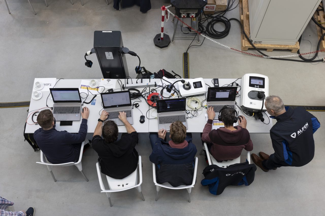 ElaadNL - Simultaan testen in het Elaad Testlab