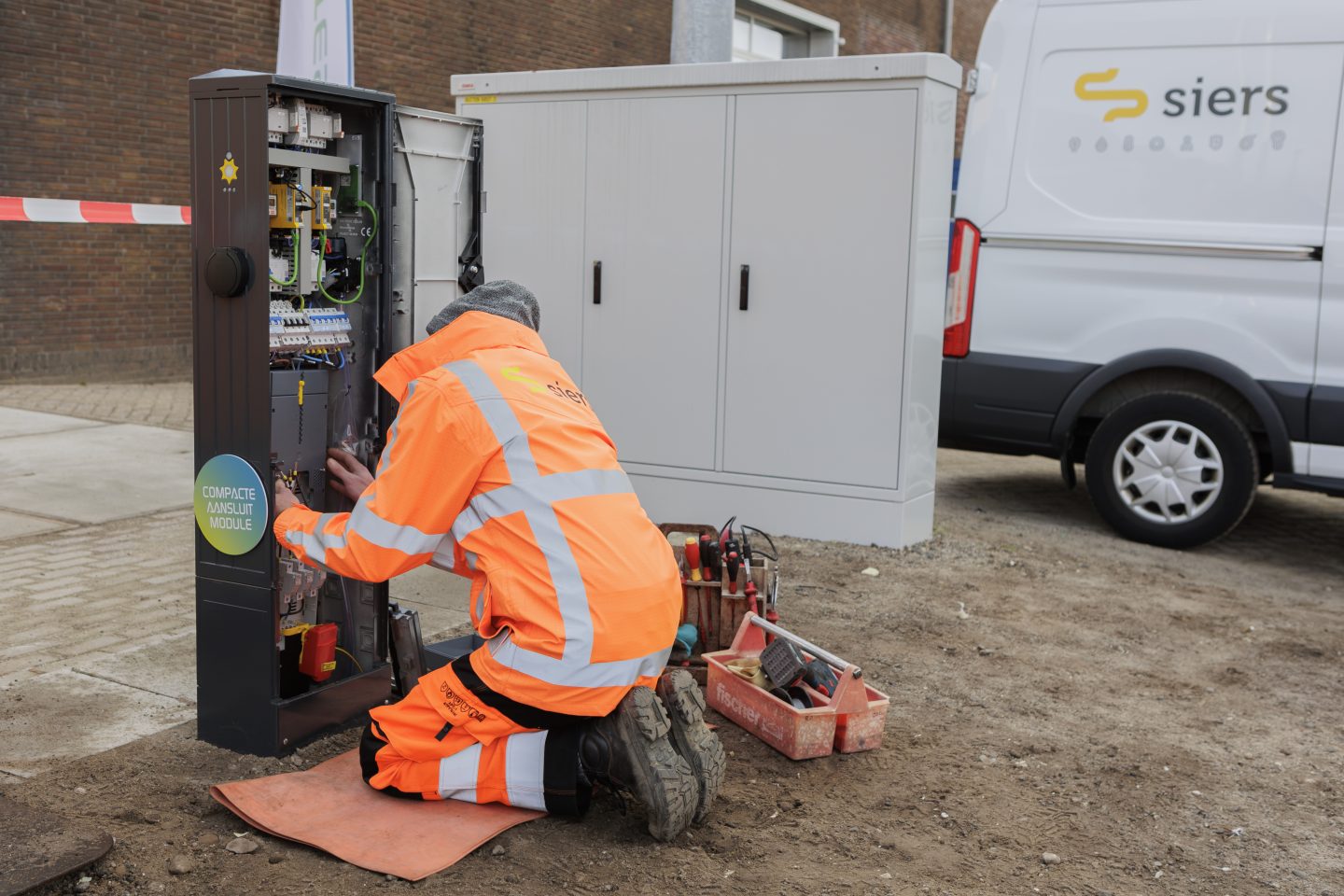 ElaadNL - Installatie Compacte aansluit module (CAM) bij ElaadNL